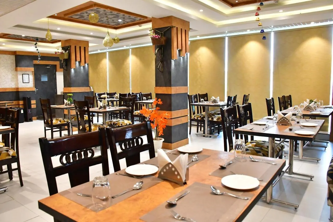 Hotel Yatharth Inn Varanasi 4*,  India