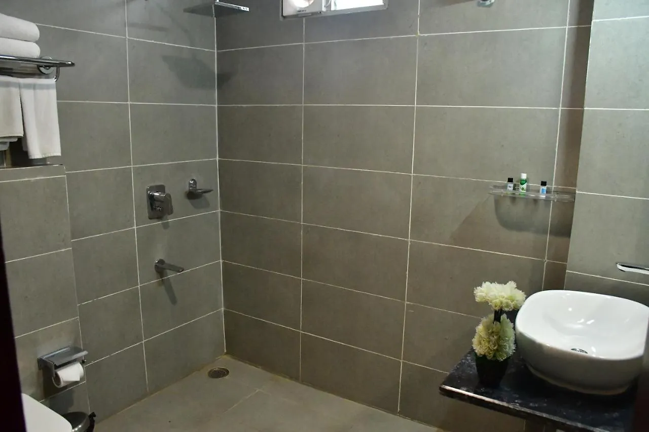 Hotel Yatharth Inn Varanasi 4*,