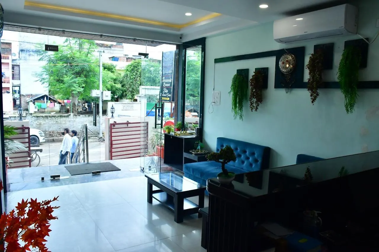 Hotel Yatharth Inn Varanasi 4*,  India