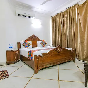 https://oyo-12311-hotel-emerald.top-gurgaonhotels.com